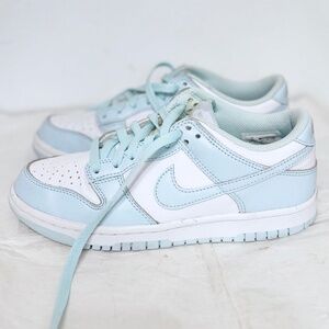 NIKE Dunk Low Glacier Blue Big Girls Size 5 Sneaker EUC